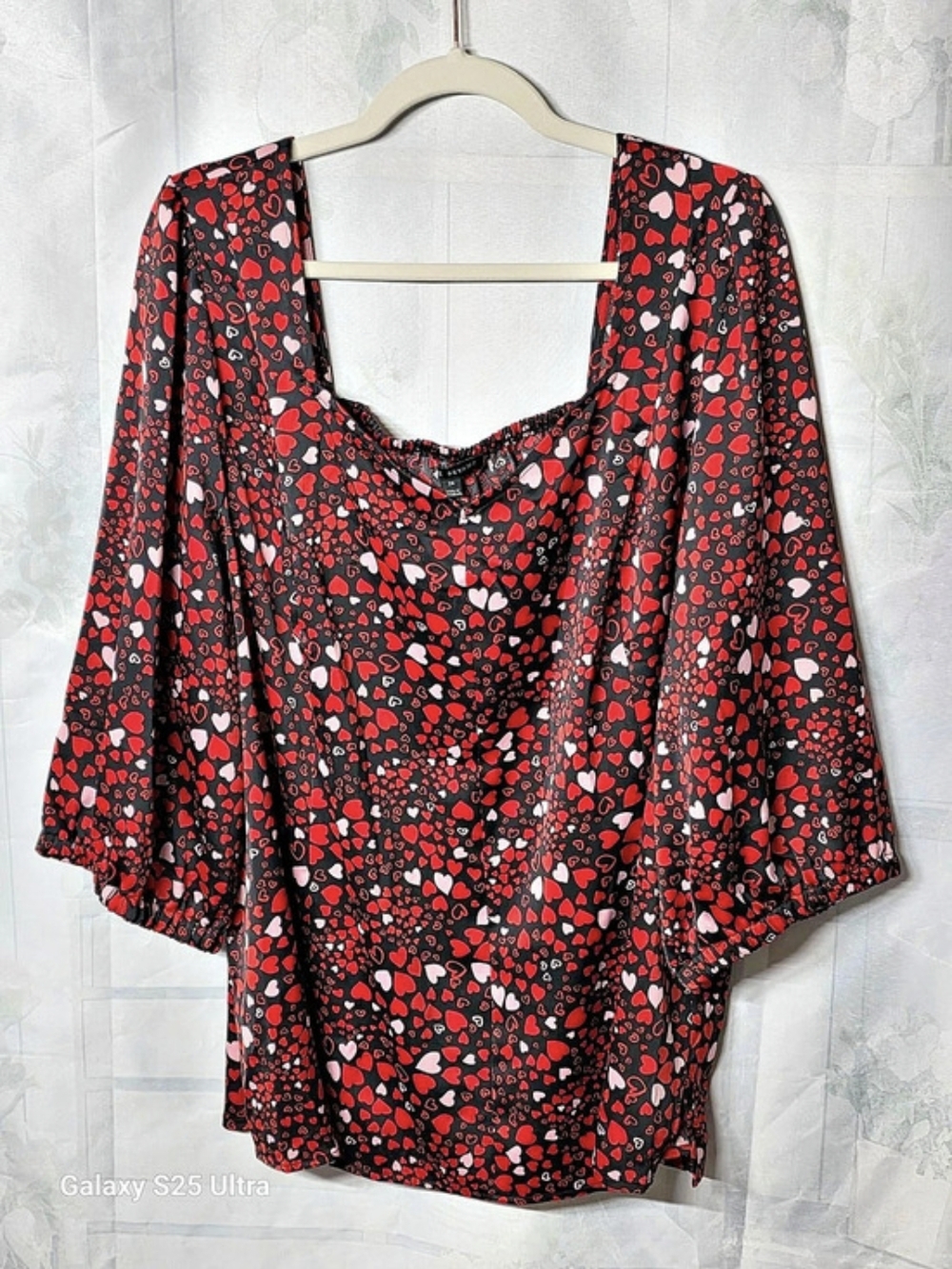 Lane Bryant Heart Print Blouse in Black & Red Size 24 Like New